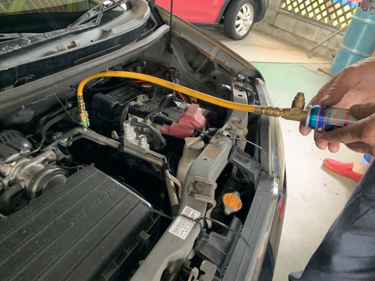 ワコーズのパワーエアコンプラスの入れ方 車屋さんに聞いた Freedom ワコーズのパワーエアコンプラスの入れ方 車屋さんに聞いた Freedom