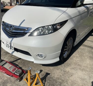 エリシオンに車高調取り付け フロント編 Freedom