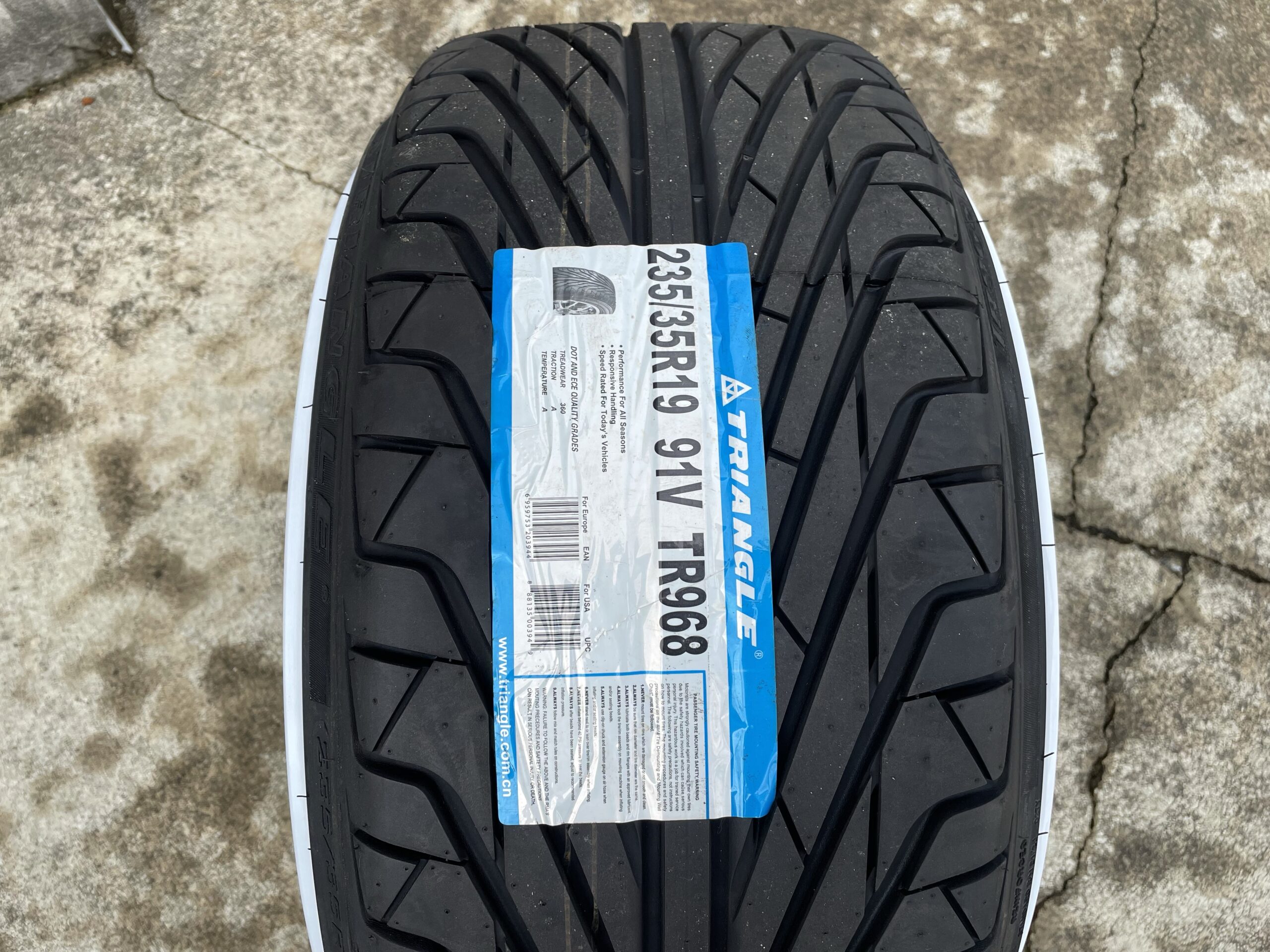 19インチの10.5Jに引っ張りタイヤ装着【235/35r19】 | Freedom