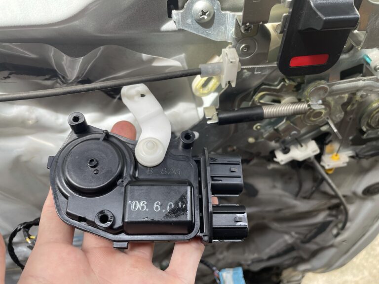 【車のドアロック故障】ロックしない原因と修理方法について Freedom