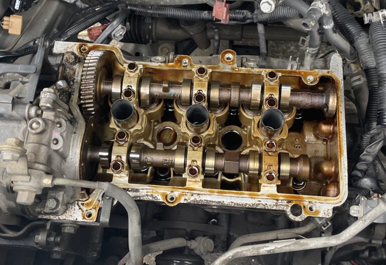 車のスパークプラグにオイルが付着する原因【放置するとどうなる？】 Freedom