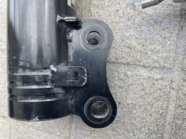 車高調のブラケットを長穴加工してキャンバーを付ける方法とデメリット Freedom