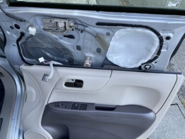 エリシオン ポジションランプ交換 工具は不用です Freedom エリシオン ポジションランプ交換 工具は不用です Freedom