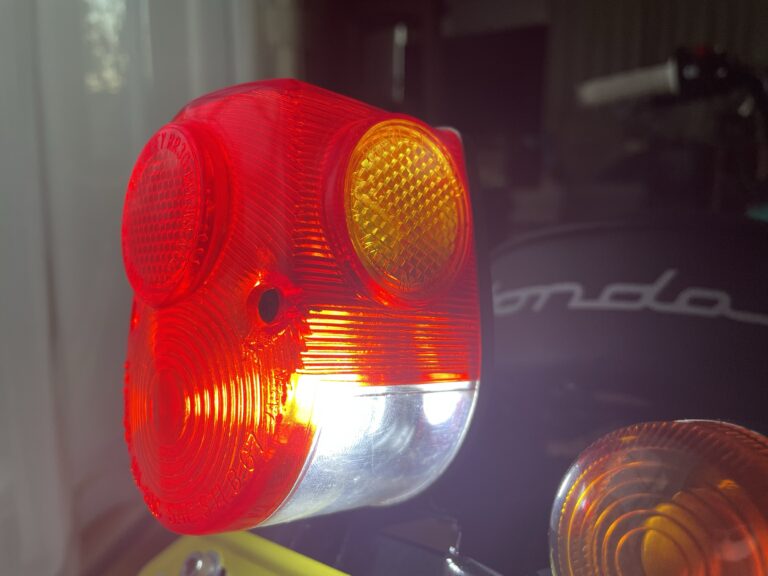 モンキー】純正テールランプのLED化。バルブ形状は何?4Lも5Lも同じ