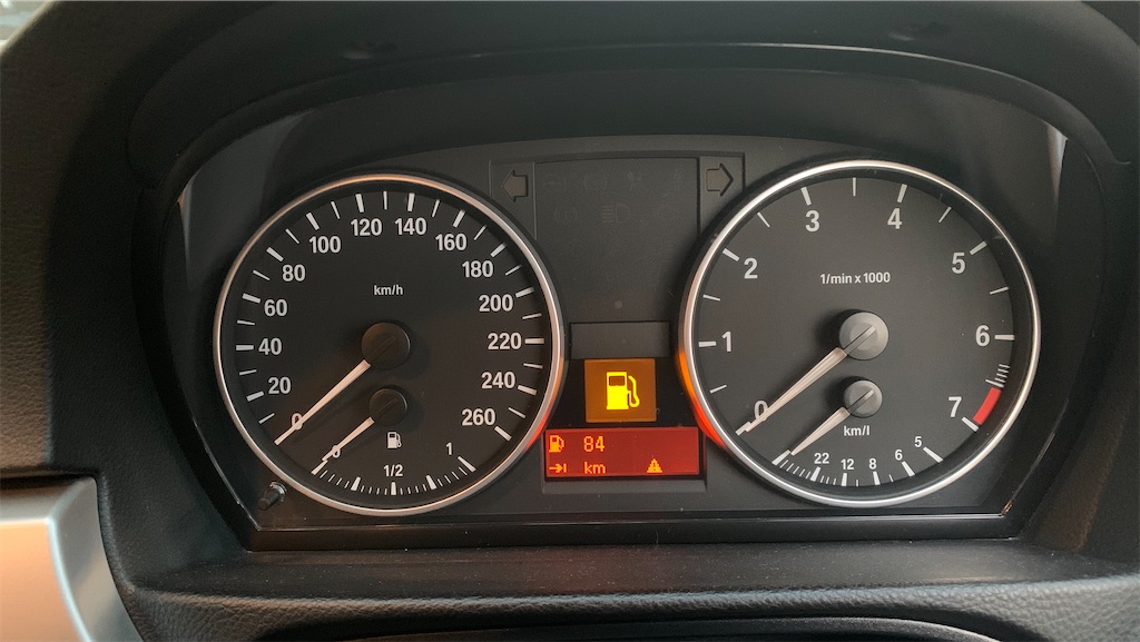BMW【320i】エンストした原因。燃料はまだあるのにガス欠？！